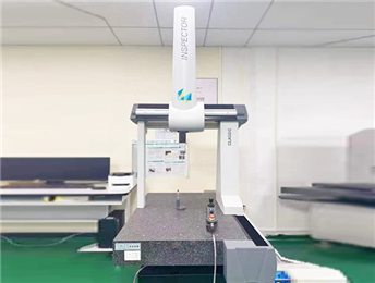 Three-dimensional detector